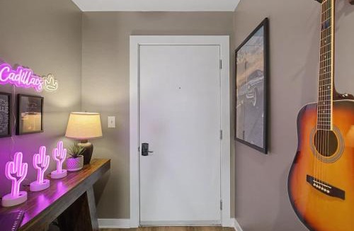 Hadley - Washington Apartment | 2BR Condo in Walkable Area & 5 mins to Broadway