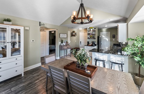 Branson West Condo | 2BR Condo ~ Near SDC ~ 2 Pools ~ Golf Onsite ~ FREE TICKETS INCLUDED! (SB 9-5)