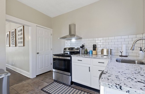 Roselawn Finance House | 2BR Cozy Home with Dedicated Office