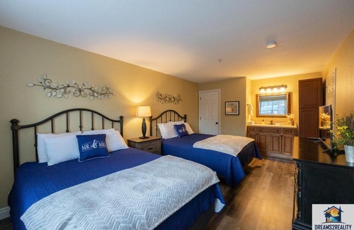Branson House | 2BR Walk-In Condo - Near the 76 Strip - Pool - FREE TICKETS INCLUDED - CLC-7