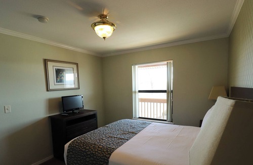 Kimberling City Condo | 3 -BD Lakeview Suite - 3LO - 02