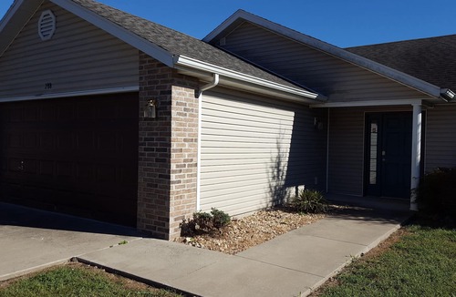 Branson House | 3 bedroom, 2 bath house. Sleeps 6. Close to 76 Hwy strip