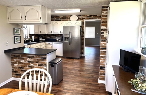 Knoxville House | 3 bedroom 2 bath mins to University of Tennessee, Sevierville, pickleball, golf