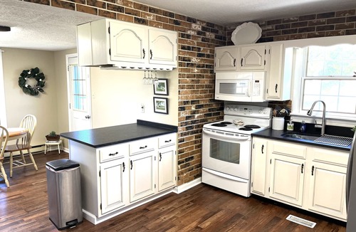 Knoxville House | 3 bedroom 2 bath mins to University of Tennessee, Sevierville, pickleball, golf