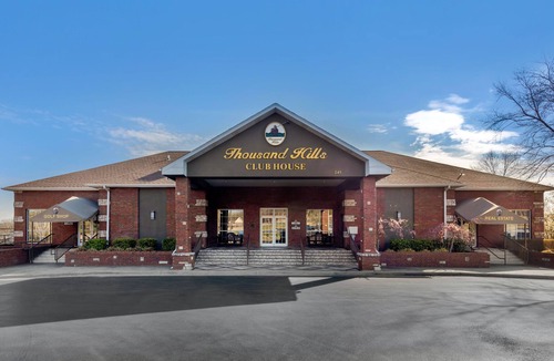 Branson Condo | 3 Bedroom, 3 Bathroom Walk-in Golf Condo with King Beds, Sunroom, and Dining Area