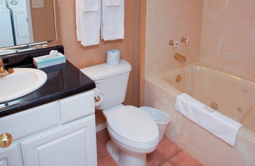 Kimberling City Condo | 3-Bedroom Deluxe Walk-in Condo