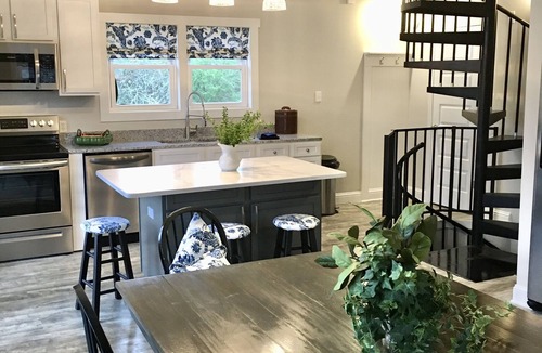 Decatur House | 3 Bedroom, Dog Friendly, Covered Dock w/Power, Loop Drive, Ramp/Fuel/Restaurant