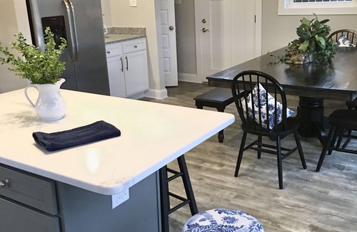 Decatur House | 3 Bedroom, Dog Friendly, Covered Dock w/Power, Loop Drive, Ramp/Fuel/Restaurant