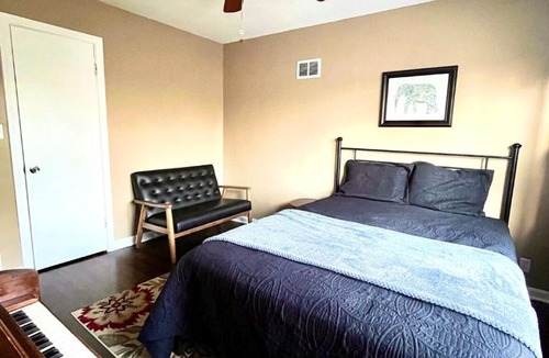 Tower Homes House | 3-bedroom home in Waldo and 15 minutes to Arrowhead stadium