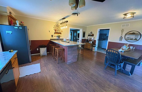 Spring Hill House | 3-bedroom home with great backyard & pool with a private and peacful setting