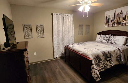 Sherwood House | 3-bedroom house in charming Sherwood. Very cozy and safe neighborhood