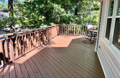 Scottsville House | 3 bedroom lake house with view, with boat slip to rent and game room