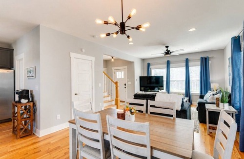 Radnor Apartment | 3 Bedrooms-HUGE yard for pets! 4.5 miles Broadway
