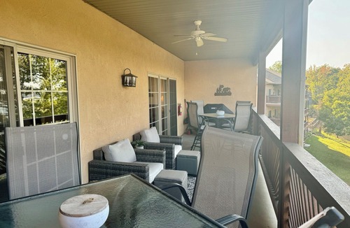 Hollister Condo | *3 BR, 2 Bath Lodge Cabin on Table Rock Lake with Dock Access