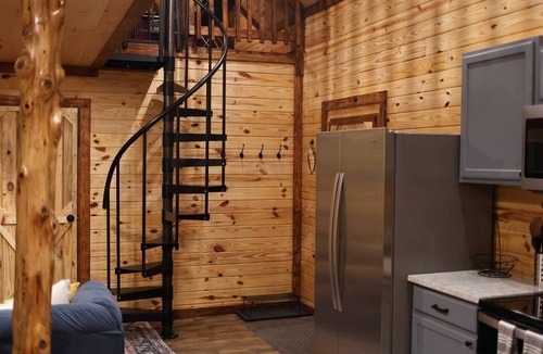 Rogers Cabin | 3 Cabins | 30+ | 3-Hot Tubs| DogOK | FirePit