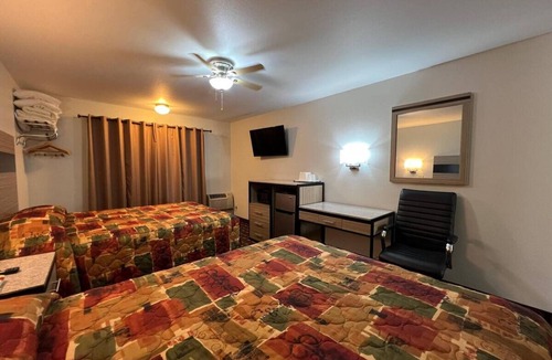 Nebraska City Hotel | 3 Group-Friendly Rooms + Free Parking – Near Nebraska City Attractions
