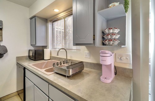 Northeast Heights Condo | 3 Mi to Uptown ABQ! Pet-Friendly Condo w/Patio