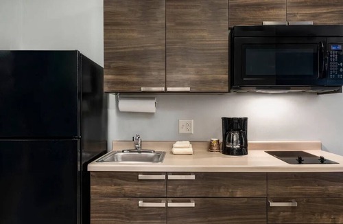 St. Joseph Hotel | 3 Modern Room Near Interstate – Perfect for Exploring St. Joseph’s Attractions