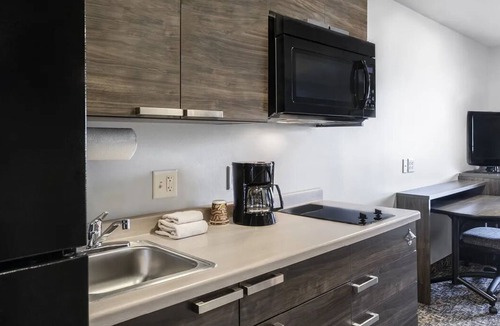 St. Joseph Hotel | 3 Modern Room Near Interstate – Perfect for Exploring St. Joseph’s Attractions