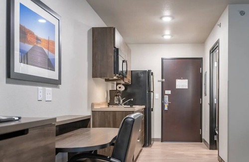 St. Joseph Hotel | 3 Modern Room Near Interstate – Perfect for Exploring St. Joseph’s Attractions