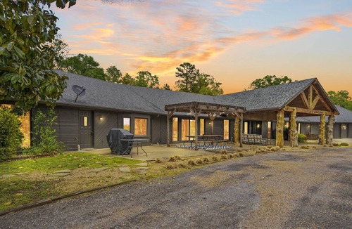Blue Eye House | 30-Day Rental, Nestled in Ozark Mountains on 1.6 Acres, Games, Fire Pit