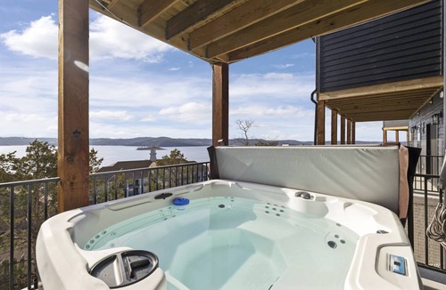 Hollister House | 323 m² House ∙ 7 bedrooms ∙ 28 guests