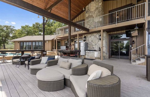 Lampe House | 325 m² House ∙ 6 bedrooms ∙ 18 guests
