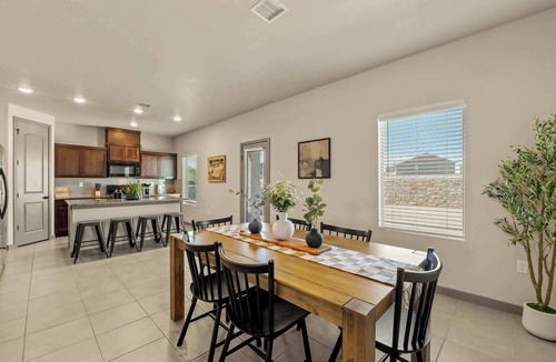 Socorro House | 3BR 2.5BA Modern Farmhouse King Bed Smart TVs