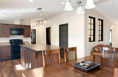 Cobden House | 3BR/4BA Cabin - Sleeps 8 - Large Deck, Fireplace, Hot Tub, & Shawnee Forest!