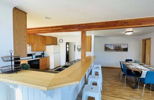 Durango House | 3BR Guest Home with Mountain Views, Large Deck