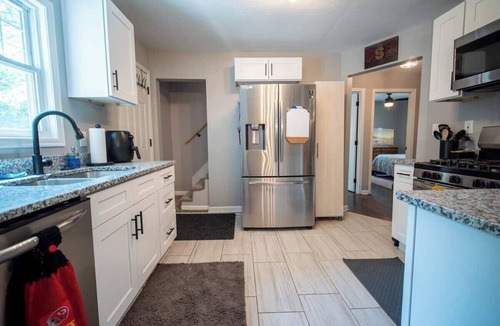 Rosedale House | 3BR Home modern and queen beds