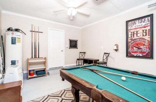 James City House | 3BR Home with Smart TVs in Every Room, King Suite & Pool Table
