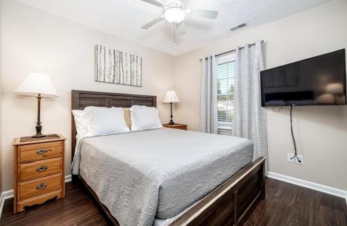 James City House | 3BR Home with Smart TVs in Every Room, King Suite & Pool Table