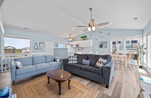 North Topsail Beach House | 3BR Oceanfront House on Topsail Island - Sleeps 8