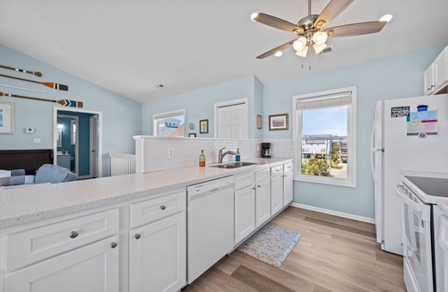 North Topsail Beach House | 3BR Oceanfront House on Topsail Island - Sleeps 8