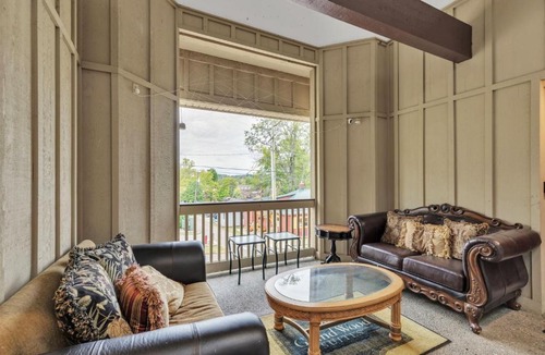 Nashville Apartment | 3rd Floor Front Side Corner Penthouse Suite - 304