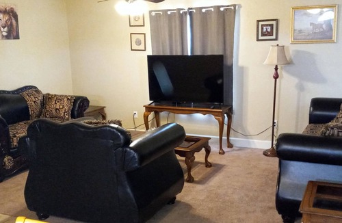 Roswell House | 4 blocks from New Mexico Military Institute and Main Street