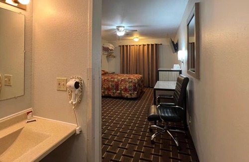 Nebraska City Hotel | 4 Budget-Friendly Rooms w/Free Parking – Minutes from Downtown