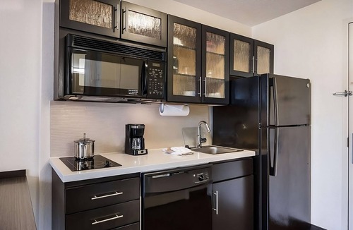 Northeast Heights Hotel | 4 Family-Friendly Units! Full Kitchen, Short Drive to Albuquerque Aquarium