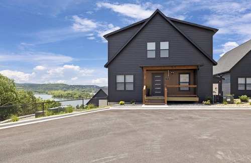 Hollister House | 4 separate homes (sleeping 100) in Rocky Shores w/n 500ft