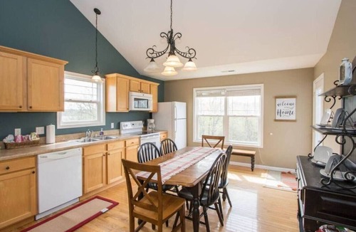 Taylorsville House | 40- Lake & Bourbon Trail Getaway