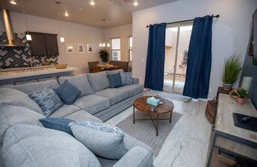 Las Cruces Villa | 4014/Russ Modern · New Home in Quiet Neighborhood - Relax and Enjoy