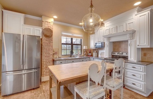 Ponce De Leon House | 4bd/3ba Farmhouse Located Between Springfield and Branson, MO