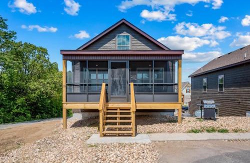 Lampe House | 4BD Lodge at Table Rock Lake - Near Marina - Pool - FREE TICKETS INCLUDED - BBH