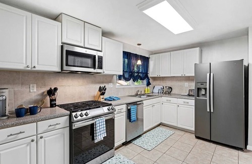 Manchester House | 4BR Fenced Yard, Pet-Friendly, Games & Ping Pong