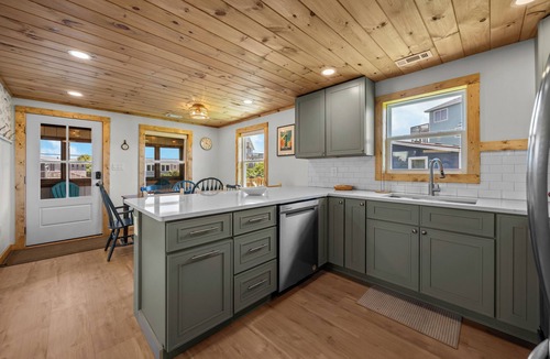 Hatteras House | 4BR Hatteras Retreat 5-Min Walk to Beach Pet Friendly