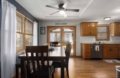 Olathe House | 4BR House with 5 Kings, Game Room Major international sporting event Futbol