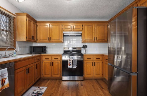 Olathe House | 4BR House with 5 Kings, Game Room Major international sporting event Futbol