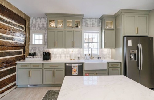 Bardstown House | 4th of July Getaway-Sleeps 13-Downtown-Bourbon Bar