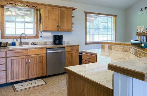 Branson House | 5 bed Mountain View Retreat | Private Pool | Quiet 8 Acres!